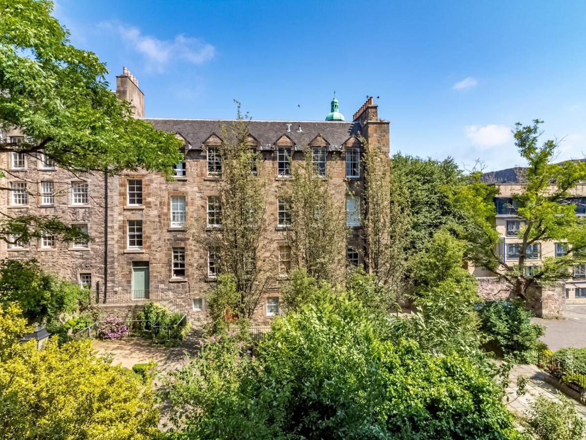 Pass The Keys Spacious And Homely Flat On The Royal Mile * EDI