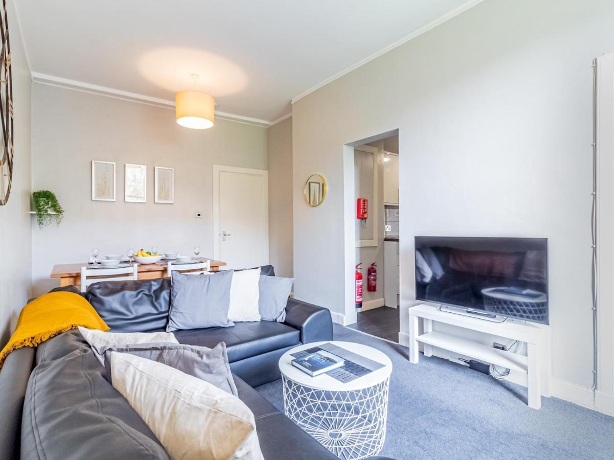 Pass The Keys Spacious And Homely Flat On The Royal Mile EDI