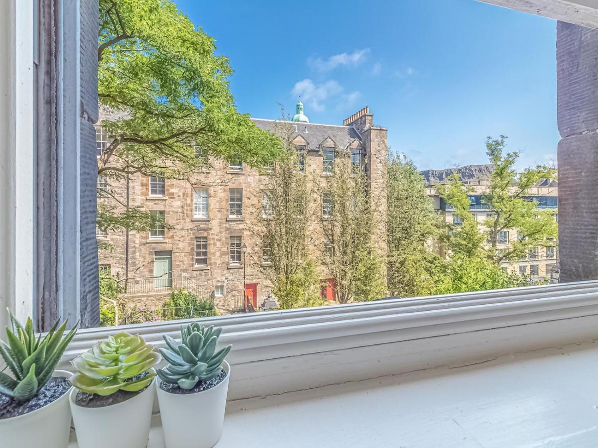 Pass The Keys Spacious And Homely Flat On The Royal Mile Apartment EDI